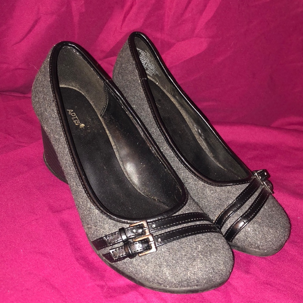 Apt 9 Gray and Black Wedges
